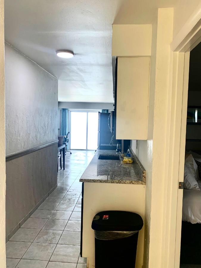 Sand Castle Motel Daytona Beach Shores ภายนอก รูปภาพ